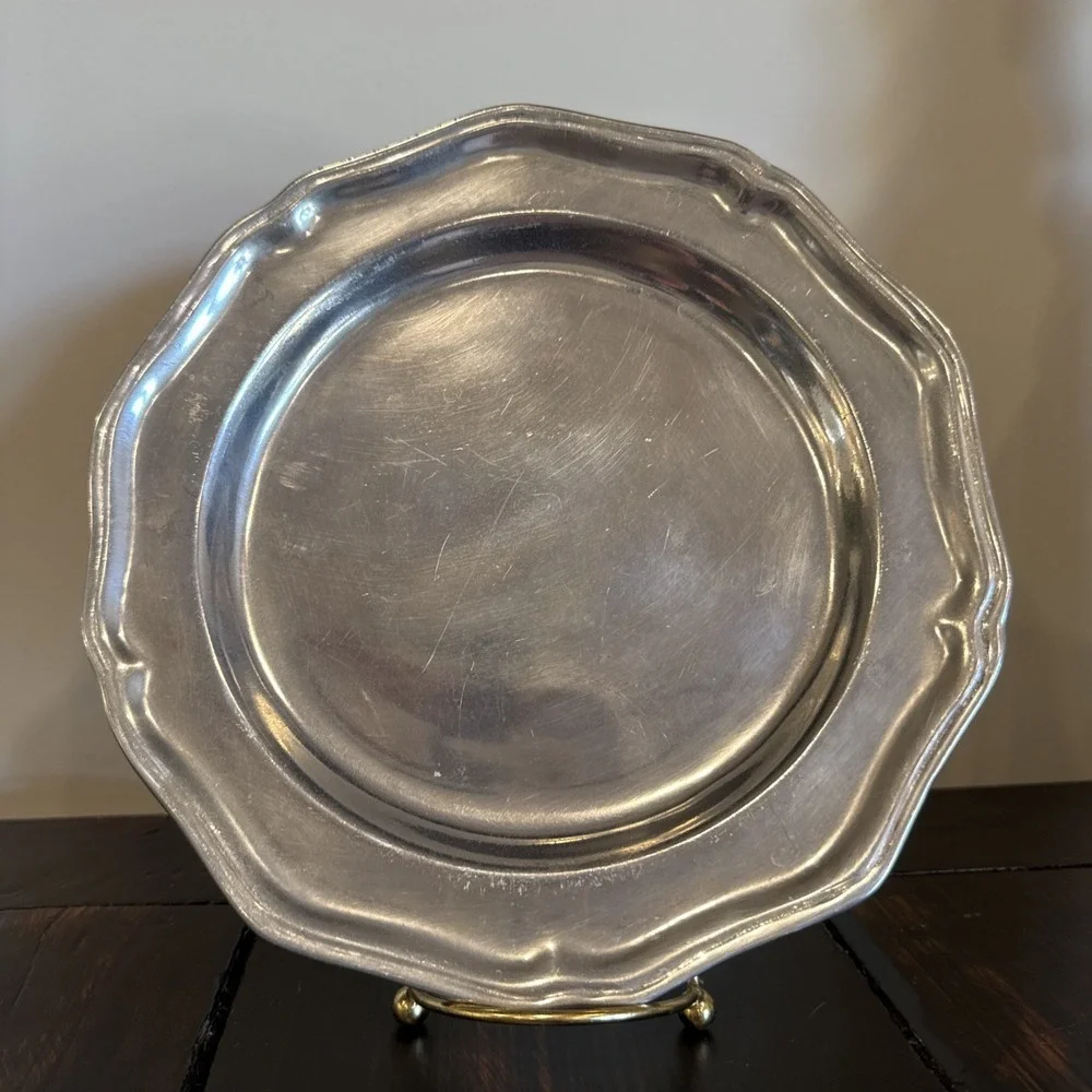 Vintage Wilton 9 Inch Plate Scalloped‎ Edge Preowned